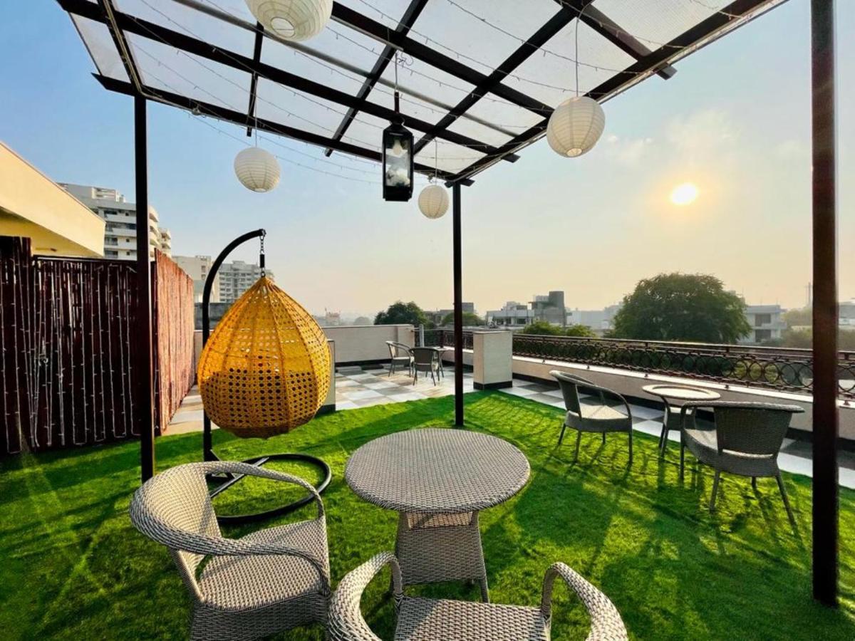 Bluo Studio4 Golf Course Road - Gym, Balcony, Lift * Gurgaon